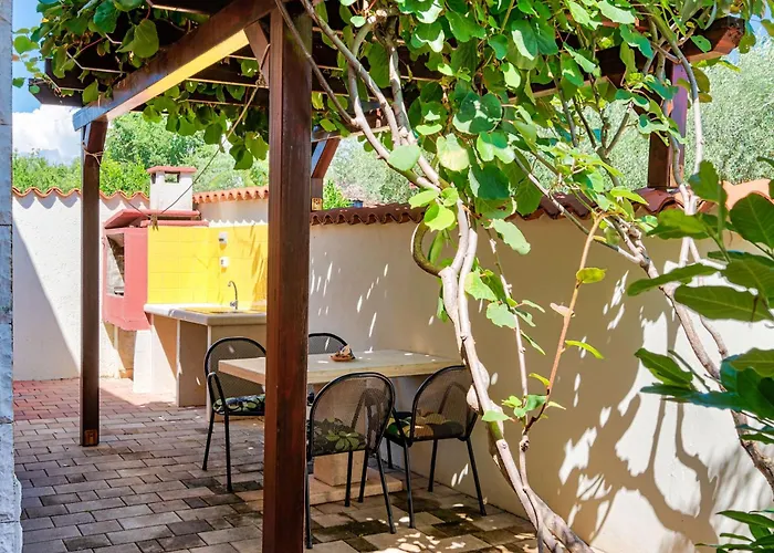 아파트 Teuta_commodious At The *